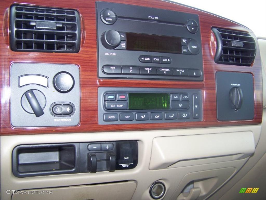 2006 F250 Super Duty FX4 Crew Cab 4x4 - Oxford White / Tan photo #16