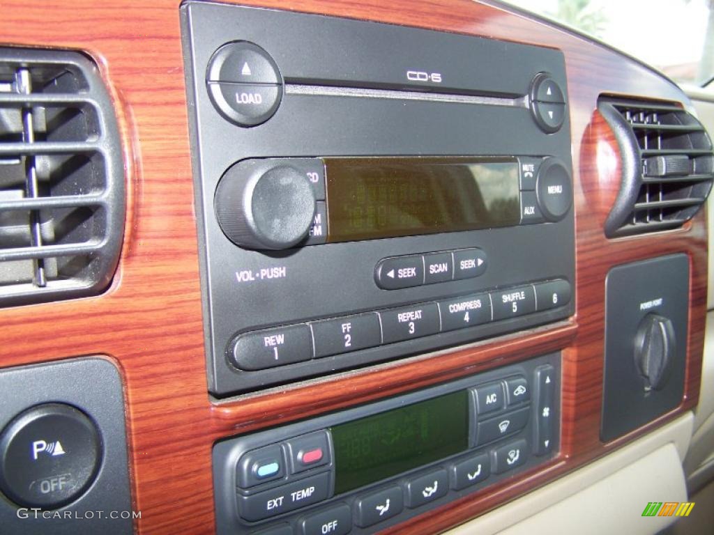 2006 F250 Super Duty FX4 Crew Cab 4x4 - Oxford White / Tan photo #17