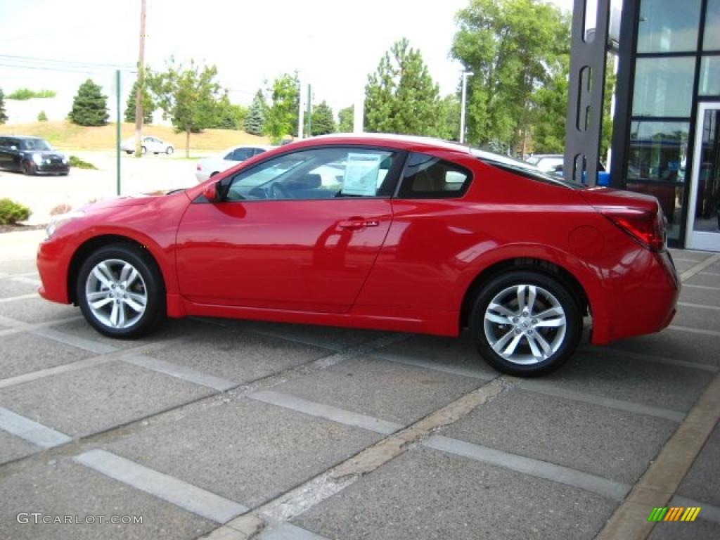 2010 Altima 2.5 S Coupe - Red Alert / Blond photo #5