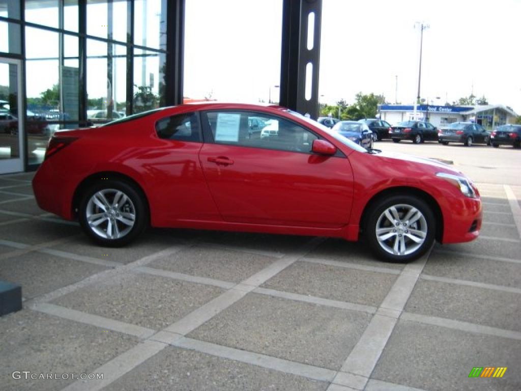 2010 Altima 2.5 S Coupe - Red Alert / Blond photo #9