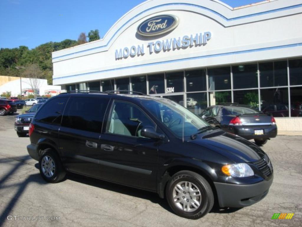 Brilliant Black Dodge Caravan