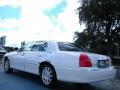 2010 Vibrant White Lincoln Town Car Signature Limited  photo #3