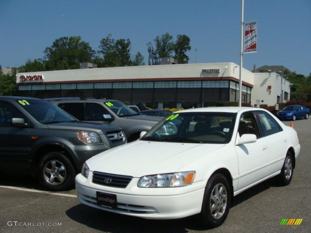 2000 Camry LE V6 - Super White / Oak photo #1