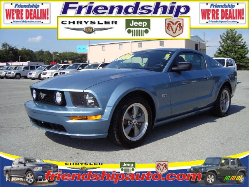 2006 Mustang GT Premium Coupe - Windveil Blue Metallic / Dark Charcoal photo #2