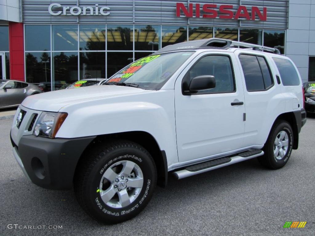 Avalanche White Nissan Xterra