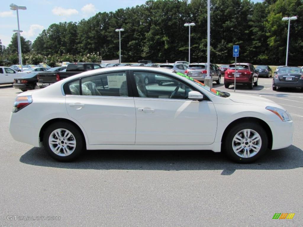 2010 Altima 2.5 SL - Winter Frost White / Blond photo #6