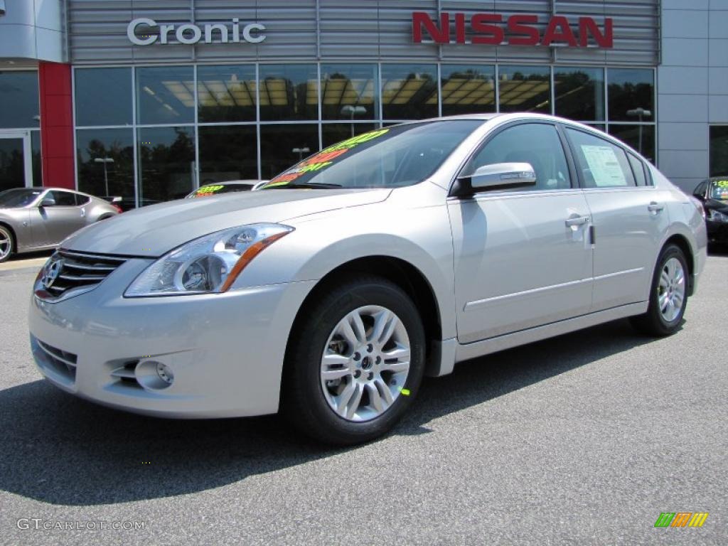 Radiant Silver Nissan Altima