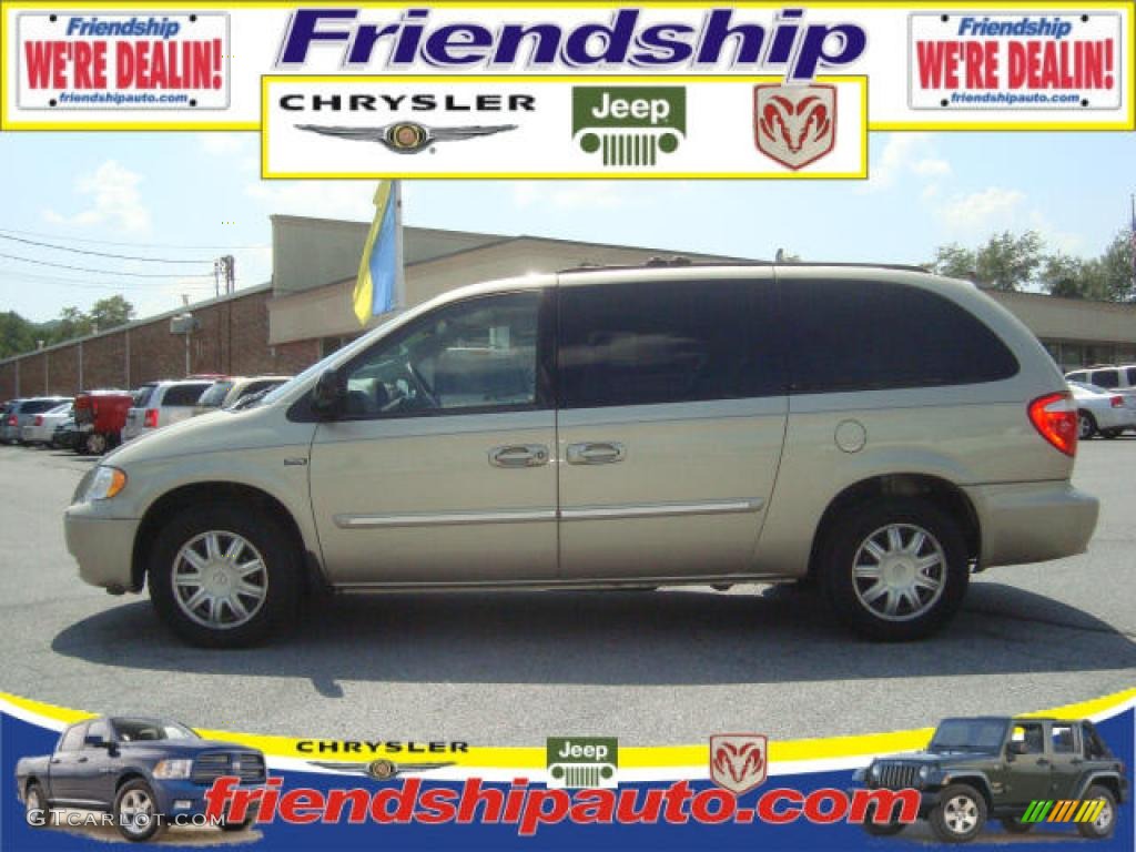 2007 Town & Country Touring - Linen Gold Metallic / Dark Khaki/Light Graystone photo #1