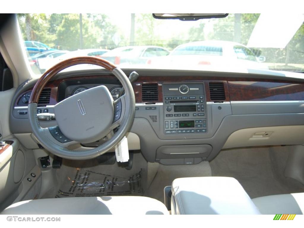 2006 Town Car Signature Limited - Pewter Metallic / Light Camel photo #3