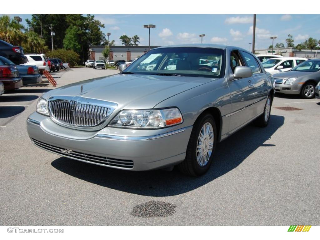 2006 Town Car Signature Limited - Pewter Metallic / Light Camel photo #13