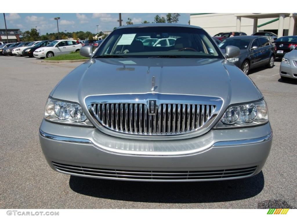 2006 Town Car Signature Limited - Pewter Metallic / Light Camel photo #14