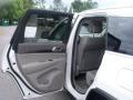 Stone White - Grand Cherokee Laredo 4x4 Photo No. 16