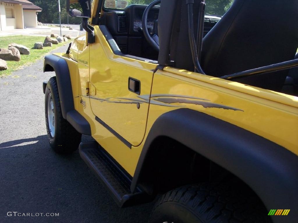 2001 Wrangler SE 4x4 - Solar Yellow / Agate Black photo #20