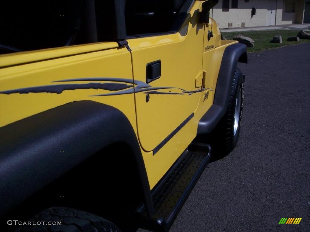 2001 Wrangler SE 4x4 - Solar Yellow / Agate Black photo #21