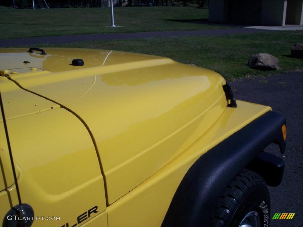 2001 Wrangler SE 4x4 - Solar Yellow / Agate Black photo #22