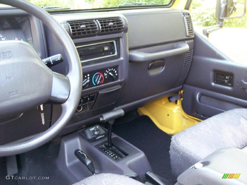 2001 Wrangler SE 4x4 - Solar Yellow / Agate Black photo #36