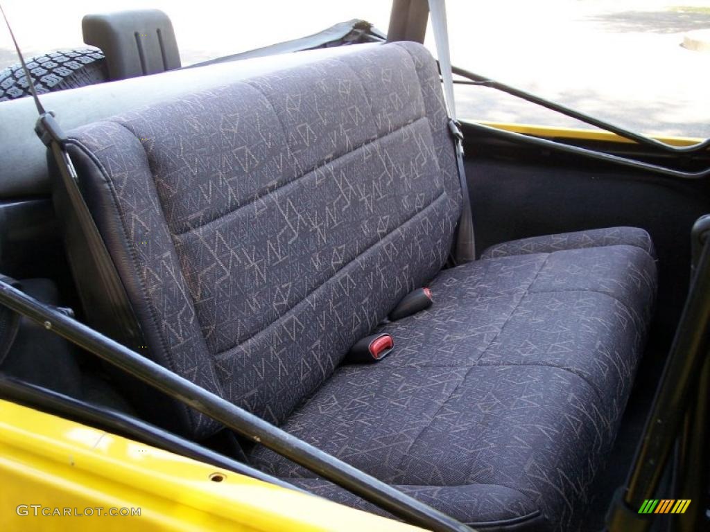 2001 Wrangler SE 4x4 - Solar Yellow / Agate Black photo #41