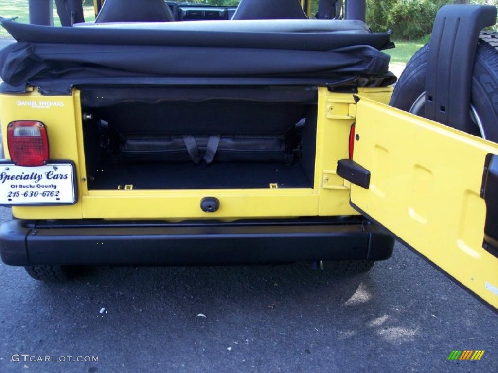 2001 Wrangler SE 4x4 - Solar Yellow / Agate Black photo #46