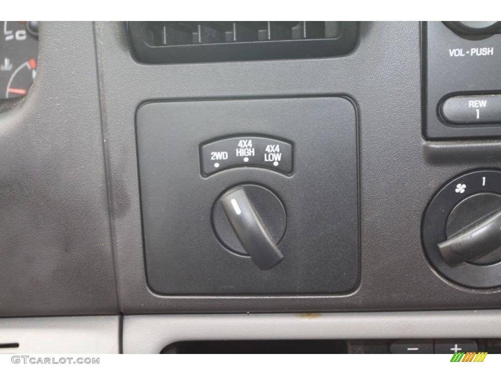 2005 F250 Super Duty FX4 Crew Cab 4x4 - Screaming Yellow / Black photo #23