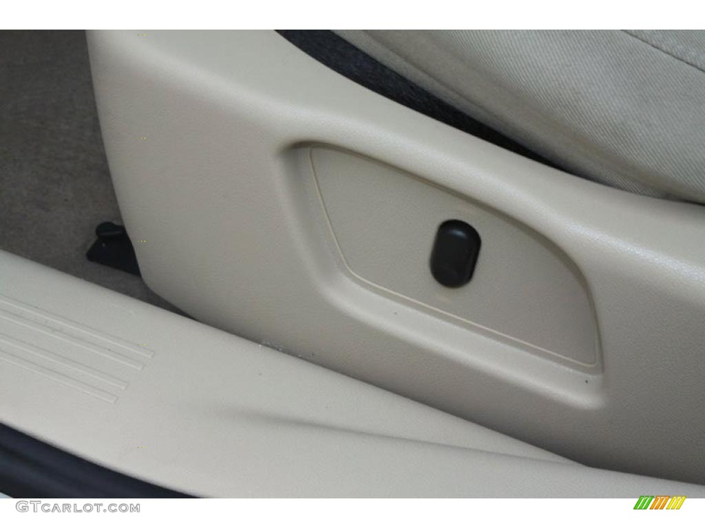 2007 G6 V6 Sedan - Ivory White / Light Taupe photo #17