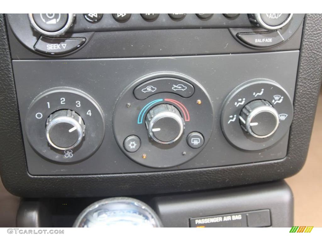 2007 G6 V6 Sedan - Ivory White / Light Taupe photo #19