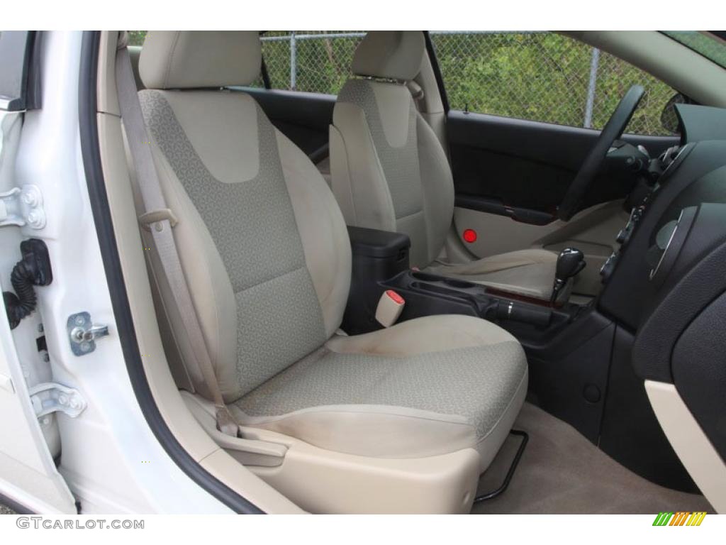 2007 G6 V6 Sedan - Ivory White / Light Taupe photo #26