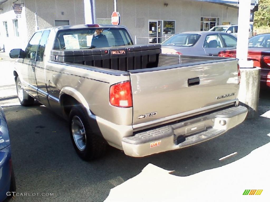 2000 S10 LS Extended Cab - Light Pewter Metallic / Medium Gray photo #4