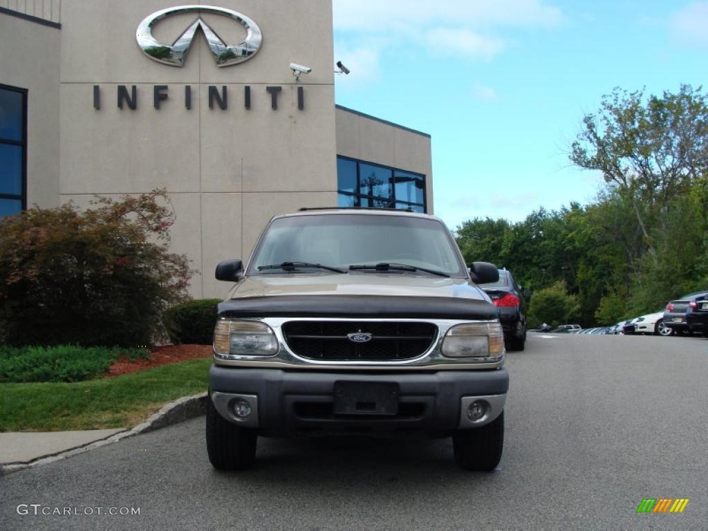 1999 Explorer XLT 4x4 - Harvest Gold Metallic / Medium Prairie Tan photo #2