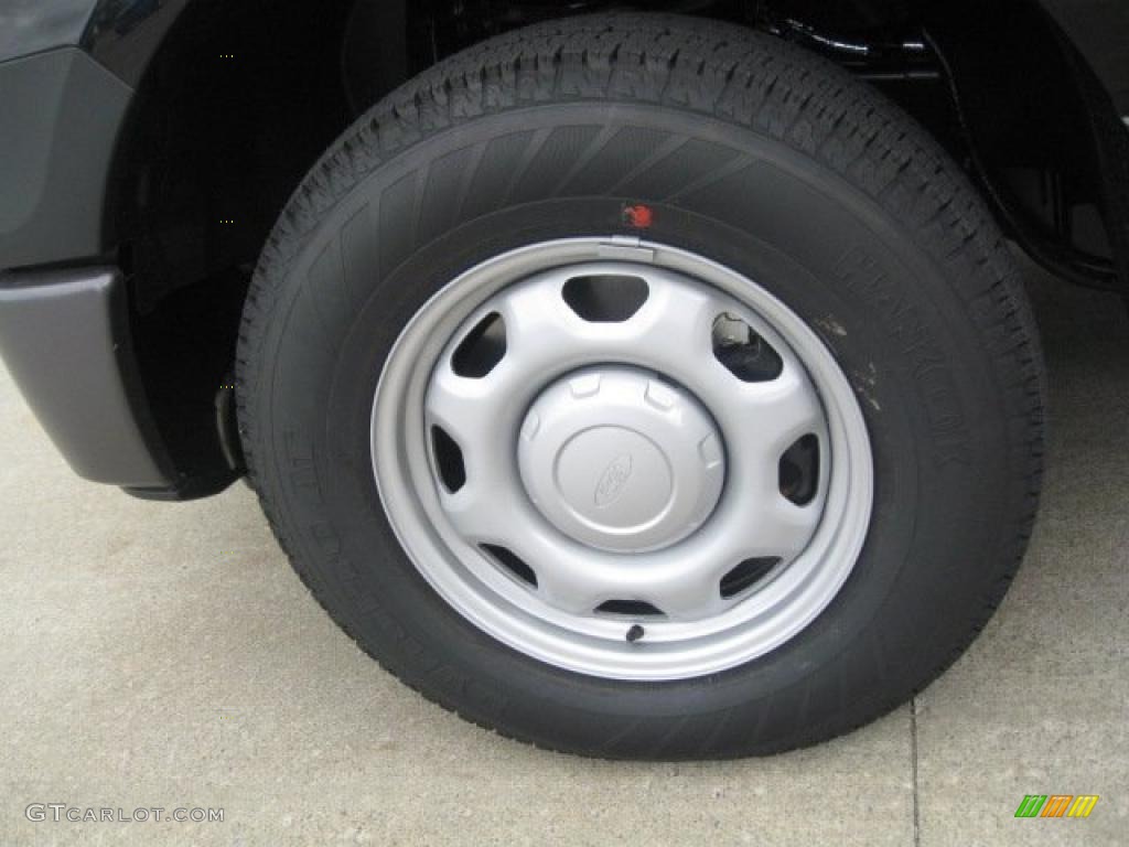 2010 F150 XL Regular Cab - Tuxedo Black / Medium Stone photo #10