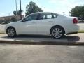 Ivory Pearl - M 35x Sedan Photo No. 4