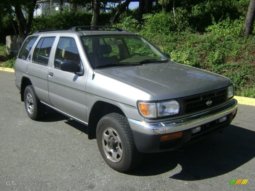 1998 Pathfinder LE 4x4 - Beige Metallic / Blond photo #5