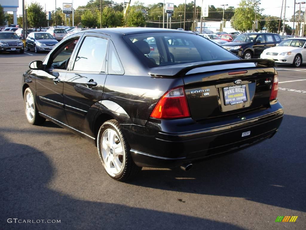 2005 Focus ZX4 ST Sedan - Pitch Black / Charcoal/Charcoal photo #4