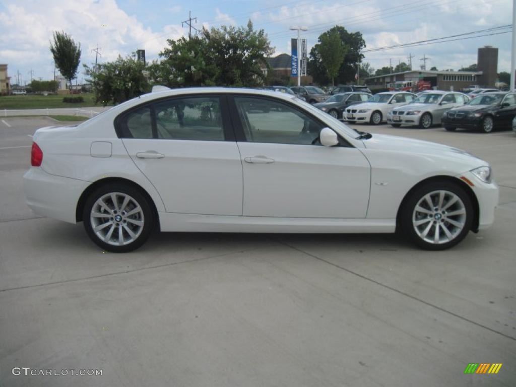 2011 3 Series 328i Sedan - Alpine White / Beige photo #4