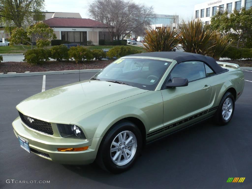 2006 Mustang V6 Deluxe Convertible - Legend Lime Metallic / Light Graphite photo #3