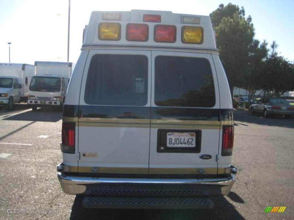 2007 E Series Van E350 Super Duty Ambulance - Oxford White / Medium Flint Grey photo #5