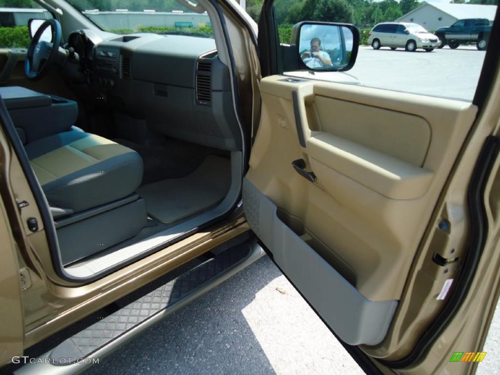 2004 Titan XE Crew Cab - Copper / Sand/Steel photo #19