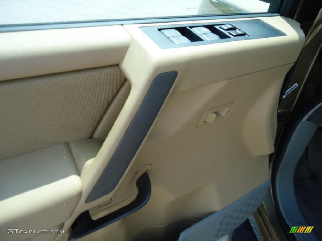 2004 Titan XE Crew Cab - Copper / Sand/Steel photo #30
