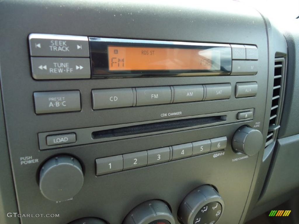 2004 Titan XE Crew Cab - Copper / Sand/Steel photo #33