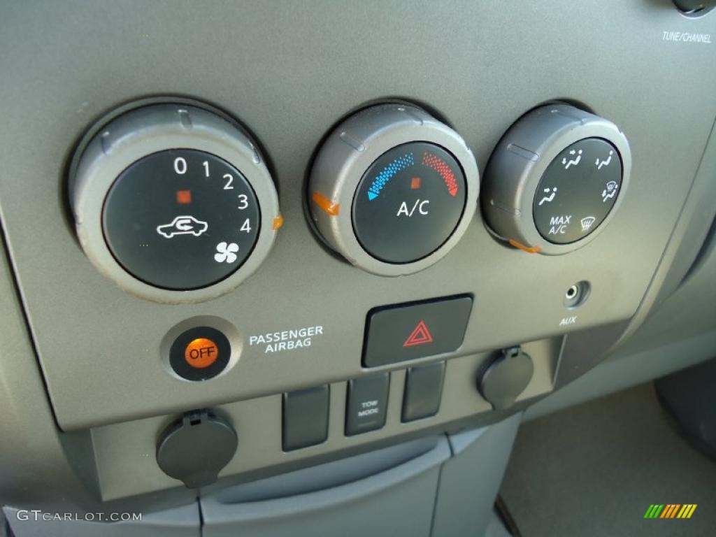 2004 Titan XE Crew Cab - Copper / Sand/Steel photo #34
