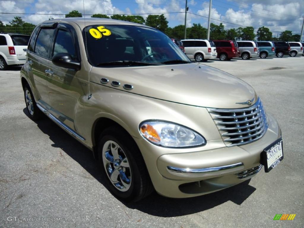 2005 PT Cruiser Touring - Linen Gold Metallic Pearl / Black photo #15