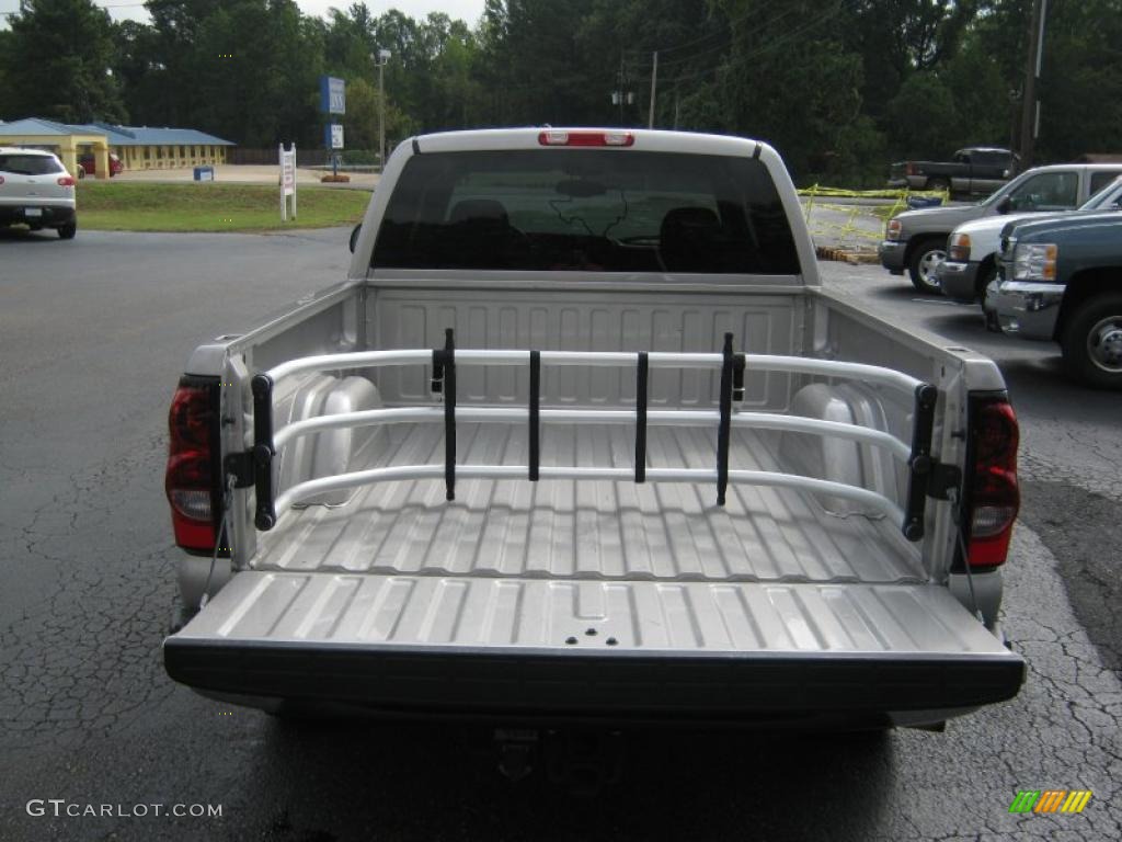 2004 Silverado 1500 LS Extended Cab - Silver Birch Metallic / Dark Charcoal photo #17