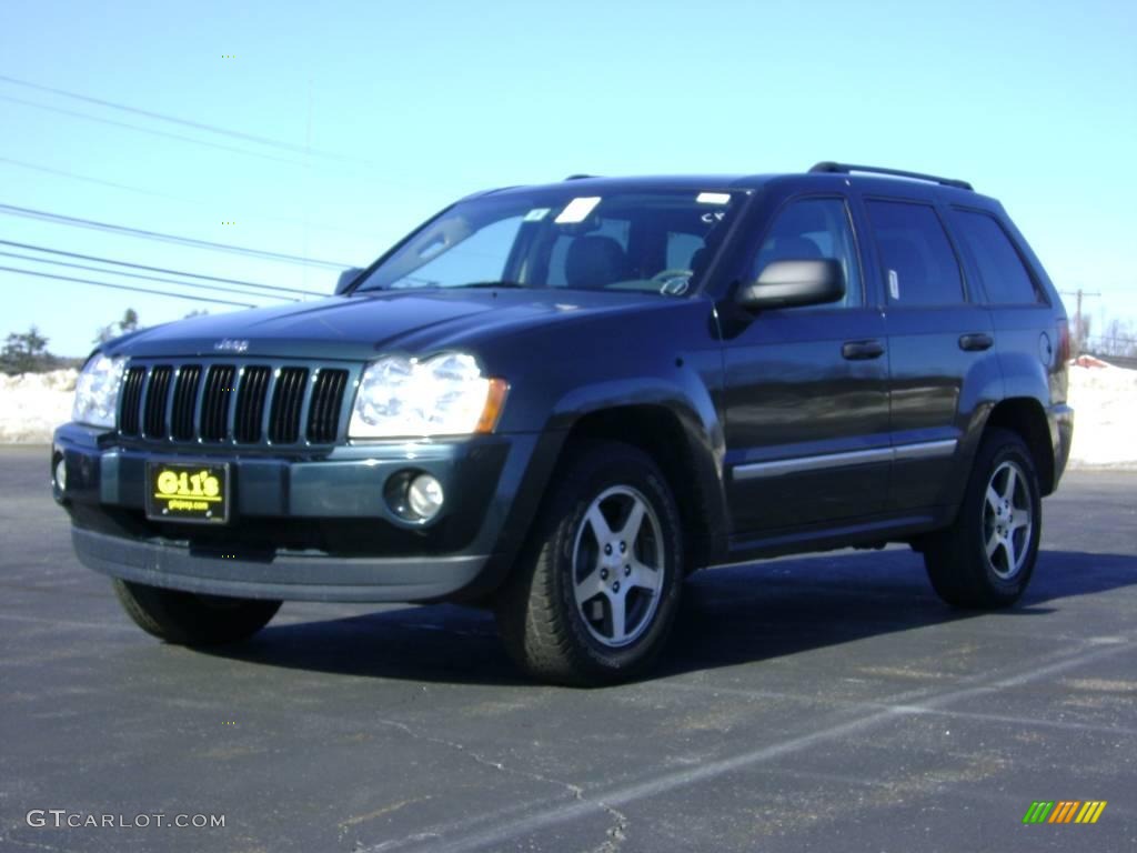 2005 Grand Cherokee Laredo 4x4 - Deep Beryl Green Pearl / Dark Khaki/Light Graystone photo #3