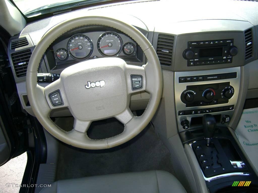 2005 Grand Cherokee Laredo 4x4 - Deep Beryl Green Pearl / Khaki photo #13