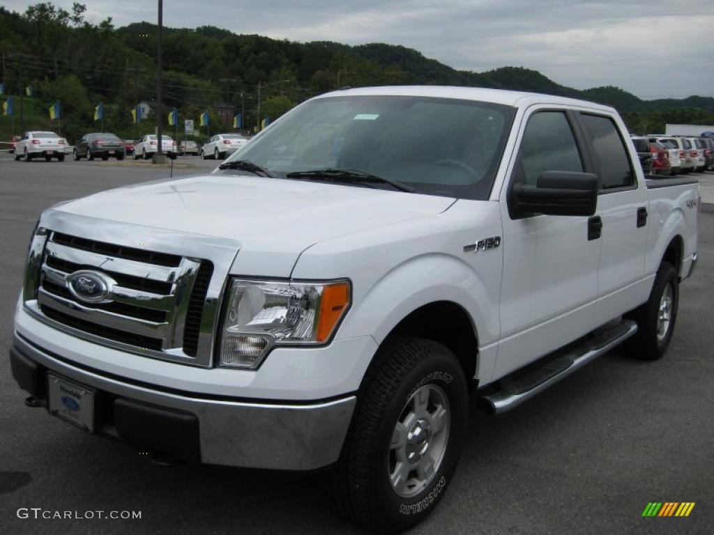 2010 F150 XLT SuperCrew 4x4 - Oxford White / Medium Stone photo #2