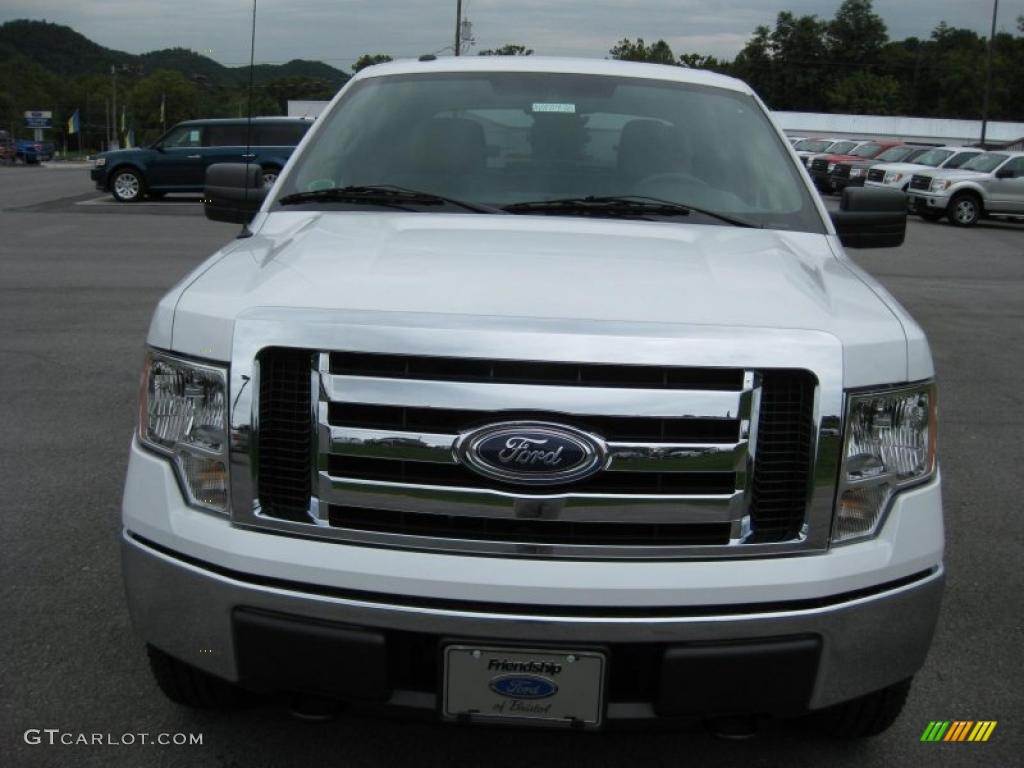 2010 F150 XLT SuperCrew 4x4 - Oxford White / Medium Stone photo #3