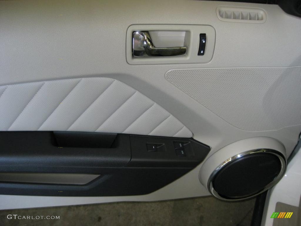 2011 Mustang V6 Premium Convertible - Performance White / Stone photo #17