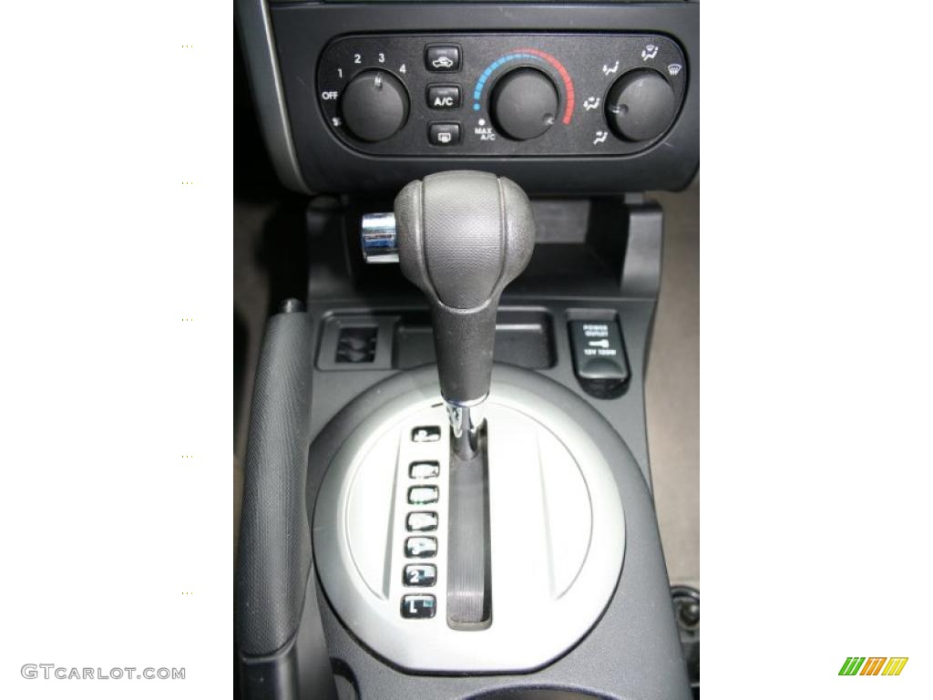 2004 Galant ES - Machine Green Metallic / Creme photo #8