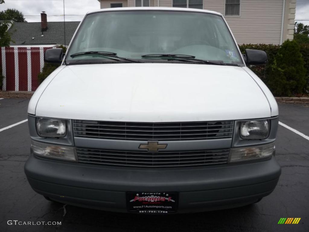 2004 Astro Cargo Van - Summit White / Medium Gray photo #10