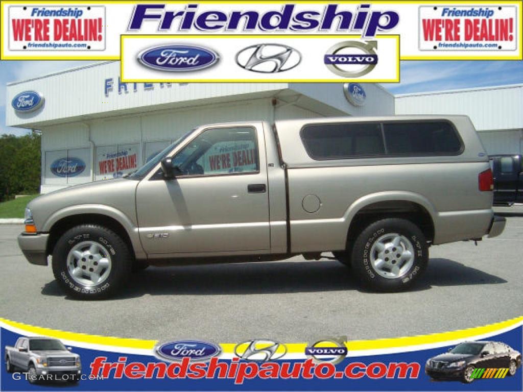 2000 S10 LS Regular Cab 4x4 - Sunset Gold Metallic / Graphite photo #1