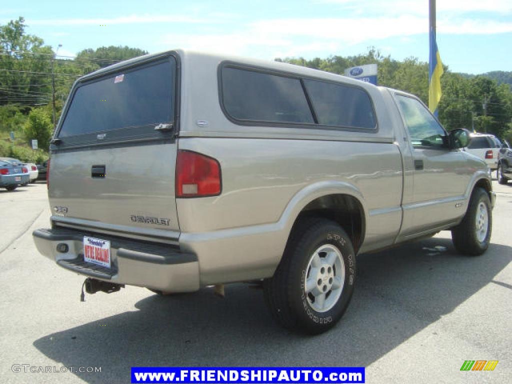 2000 S10 LS Regular Cab 4x4 - Sunset Gold Metallic / Graphite photo #12